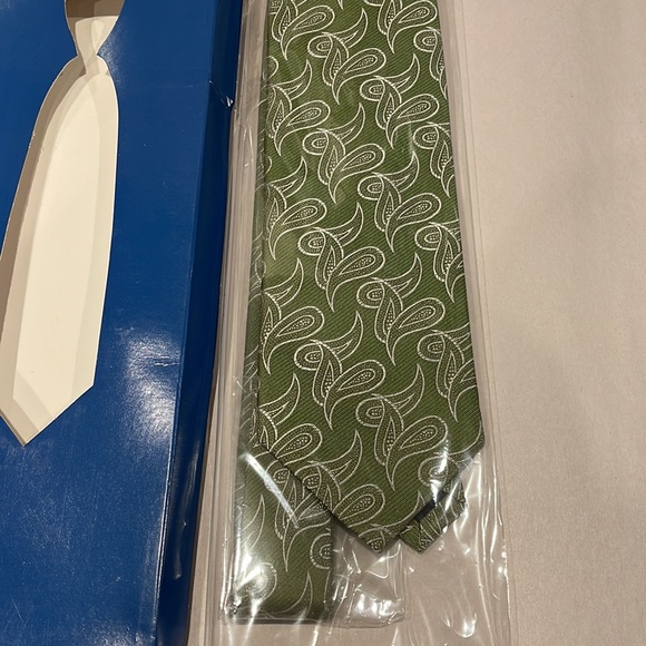 Paul Fredrick Men’s Silk Tie Green Paisley Y2K Formal Dress Necktie NWT - Picture 2 of 3